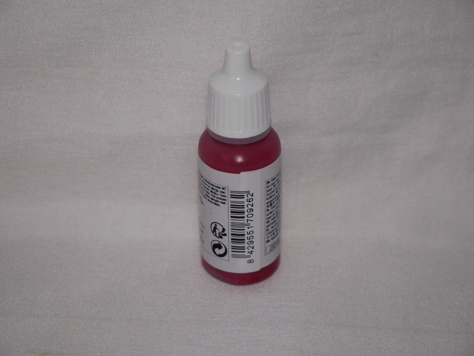 Vallejo Model Color Red Acrylic 17ml/0.57 fl oz Dropper Bottle - 70.926