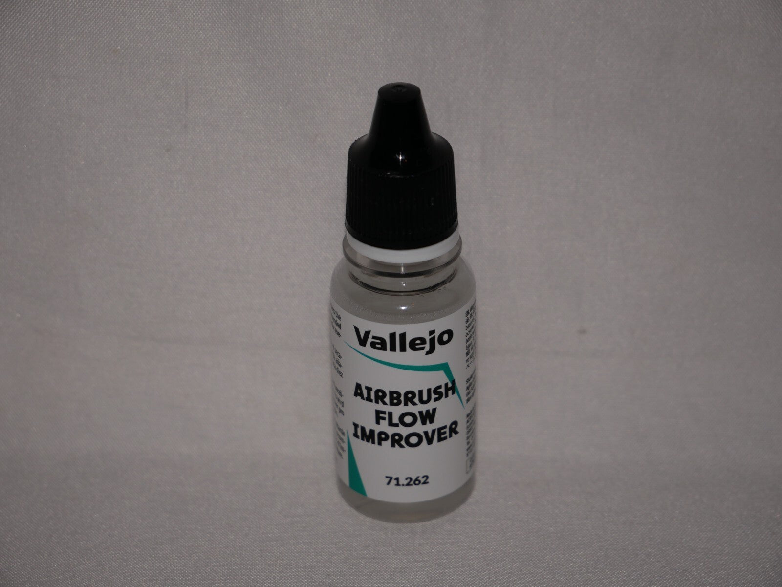 Vallejo Auxiliary Products Airbrush Flow Improver 18ml Dropper Bottle - 71.262