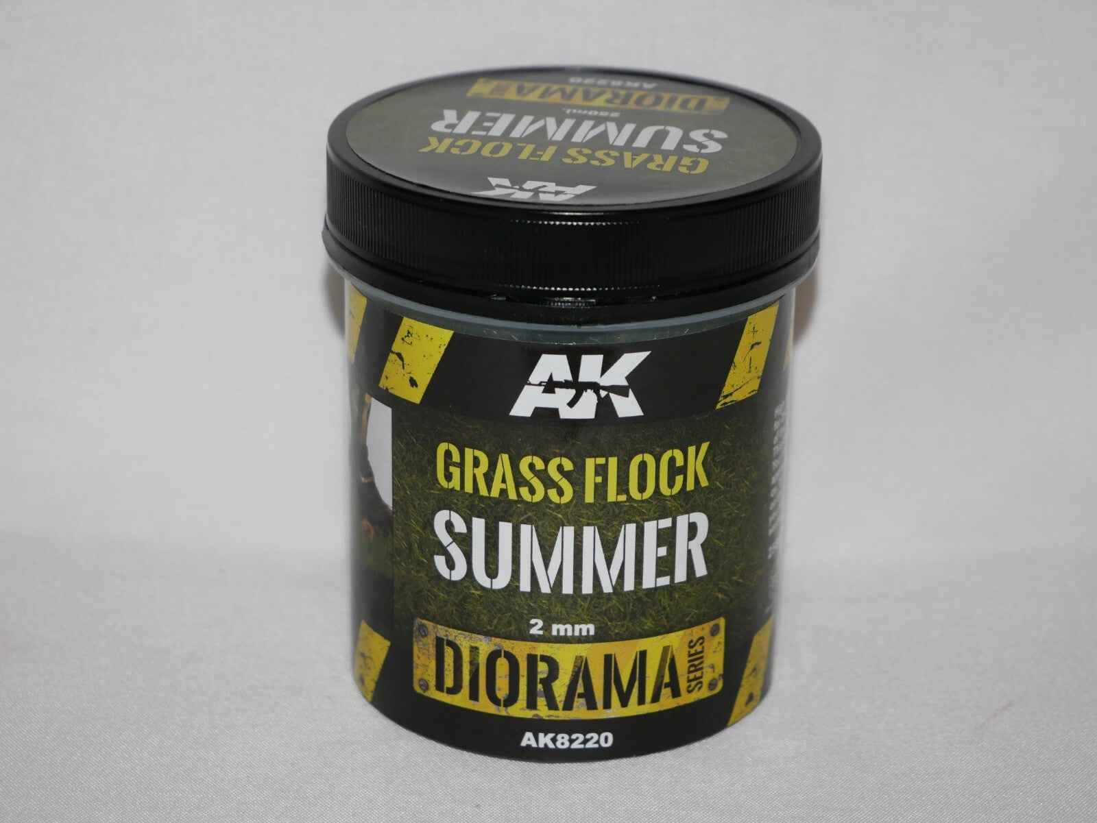 AK Interactive Diorama Series 2mm Summer Grass Flock 250ml Plastic Tub - AK8220