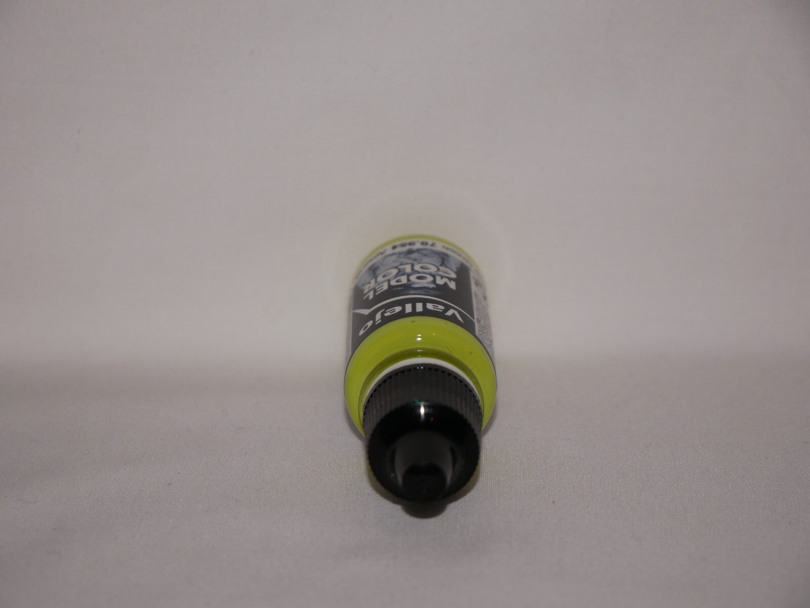 Vallejo Model Color Yellow Green Acrylic 18ml/0.60 fl oz Dropper Bottle - 70.954