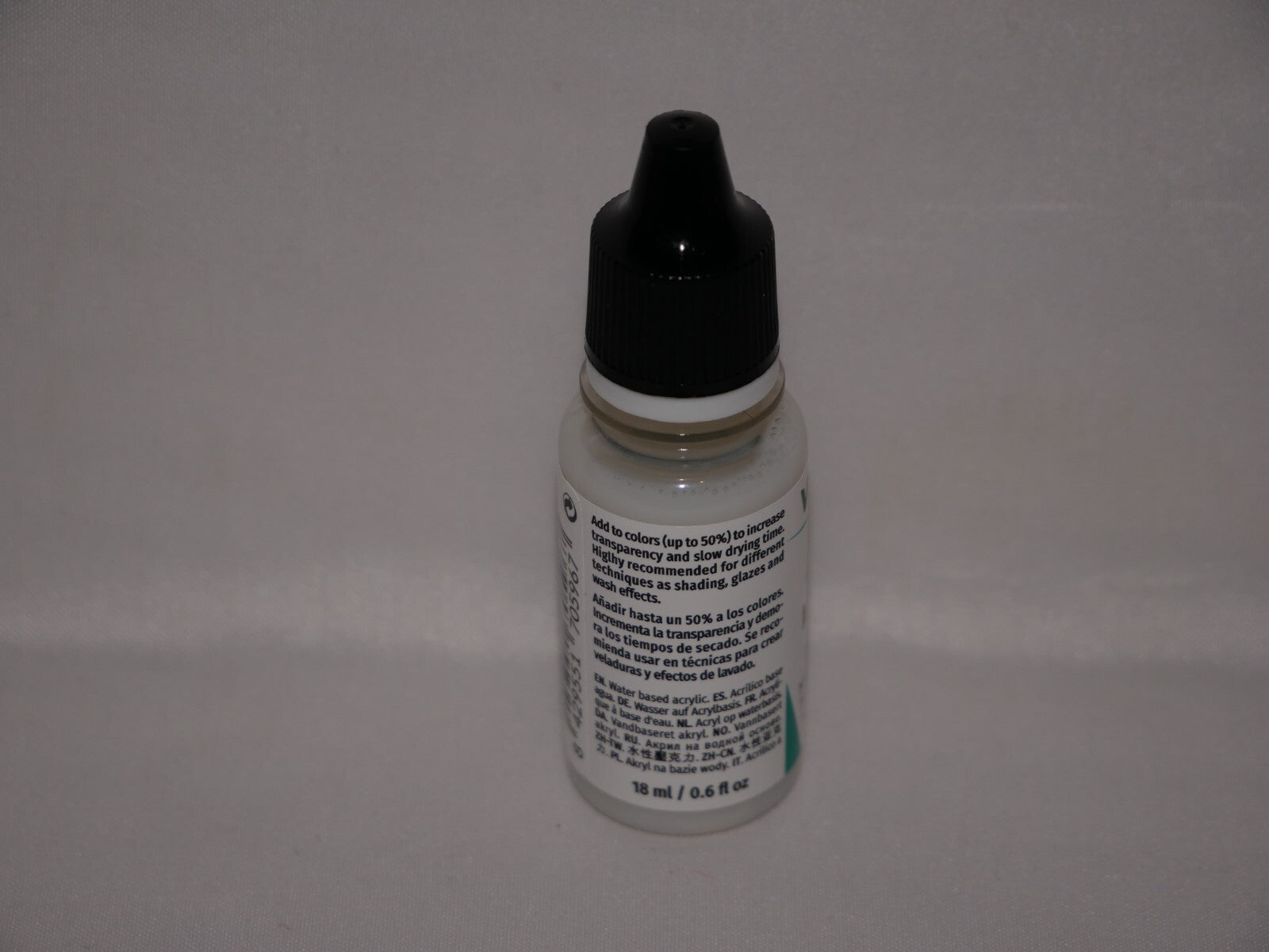 Vallejo Auxiliary Products Glaze Medium 18ml/0.60 fl oz Dropper Bottle - 70.596