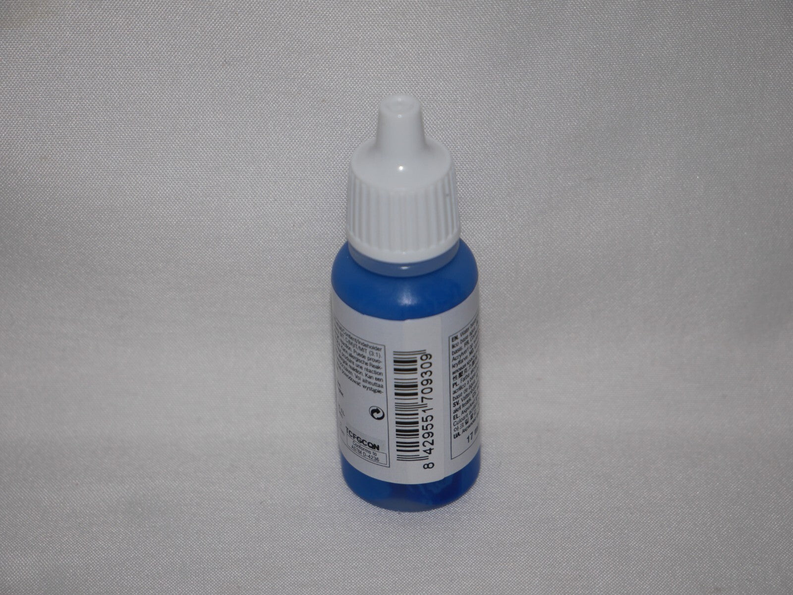 Vallejo Model Color Dark Blue Acrylic 17ml/0.57 fl oz Dropper Bottle - 70.930