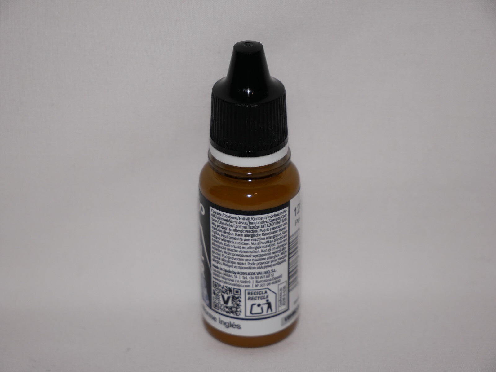 Vallejo Model Color Range English Uniform Acrylic 18ml Dropper Bottle - 70.921