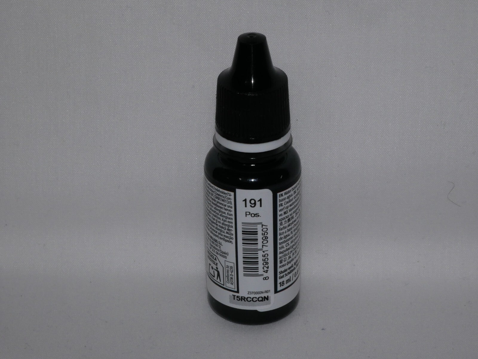 Vallejo Model Color Black Acrylic 18ml/0.6 fl oz Dropper Bottle - 70.950