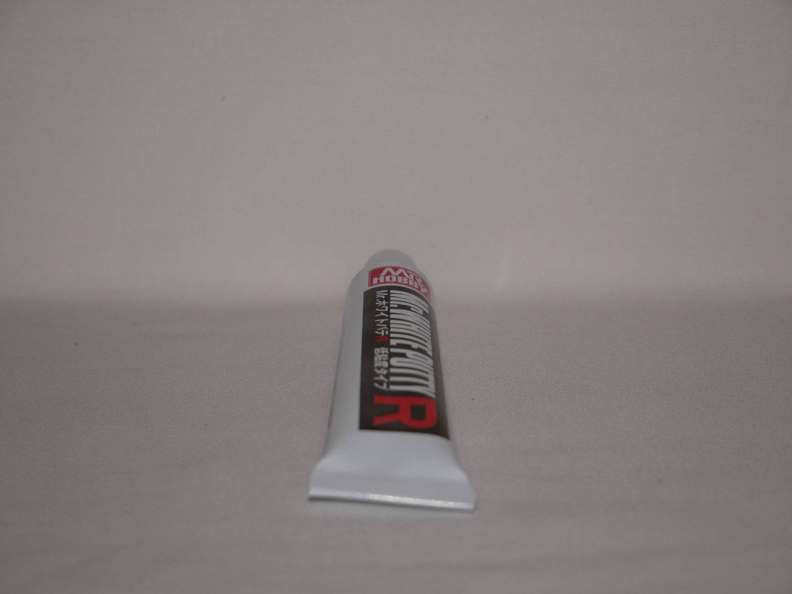 Mr Hobby Mr White R Low Viscosity Lacquer Based Putty 25g Metal Tube - (P-123)