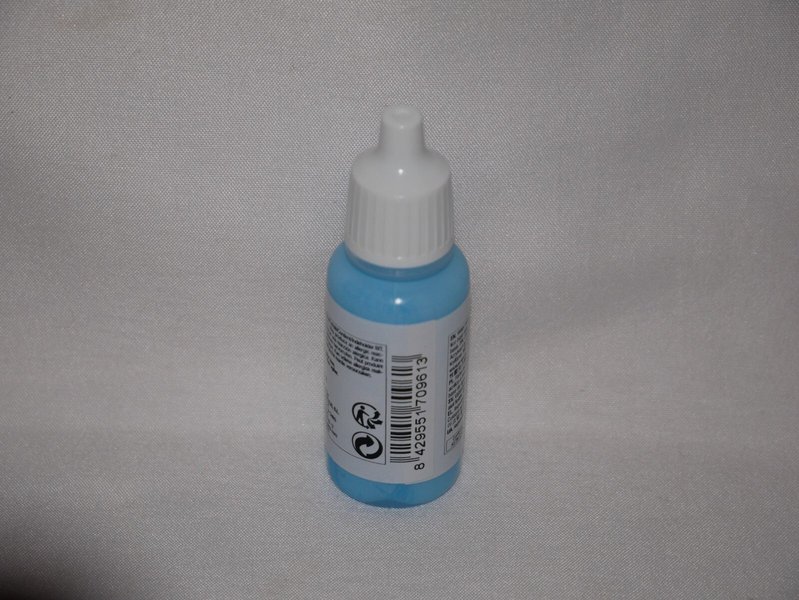 Vallejo Model Color Sky Blue Acrylic 17ml/0.57 fl oz Dropper Bottle - 70.961