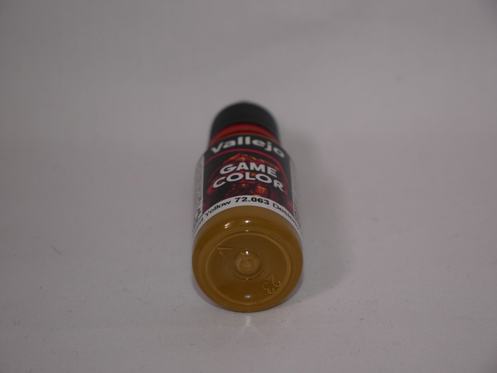 Vallejo Game Color Acrylics Desert Yellow 18ml/0.6 fl oz Dropper Bottle - 72.063