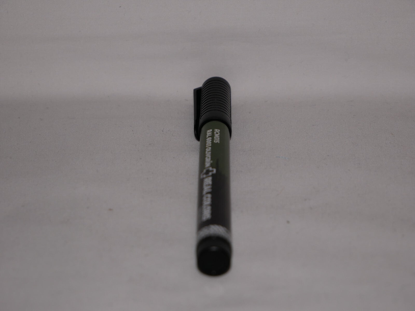 AK Interactive Real Colors Acrylic Fast Dry Marker Pens RAL 6003 Olivgrün RCM015