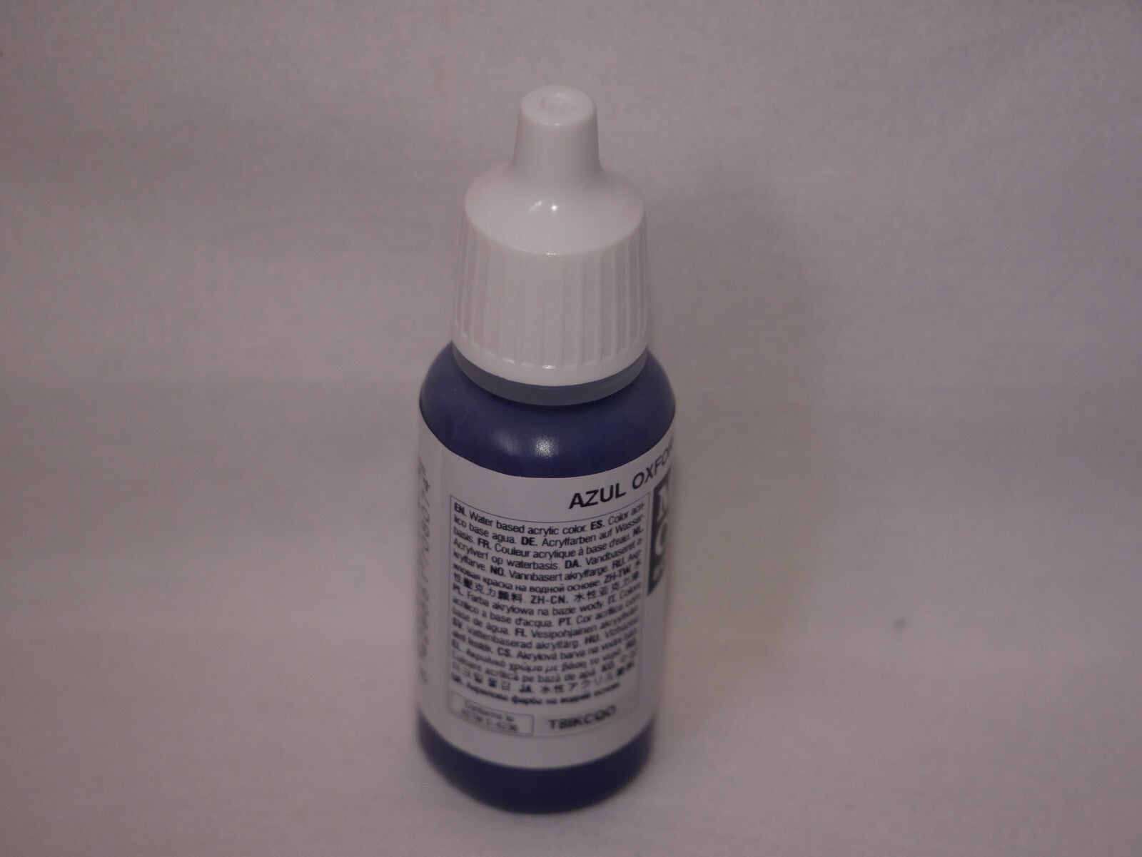 Vallejo Model Color Oxford Blue Acrylic 17ml/0.57 fl oz Dropper Bottle - 70.807