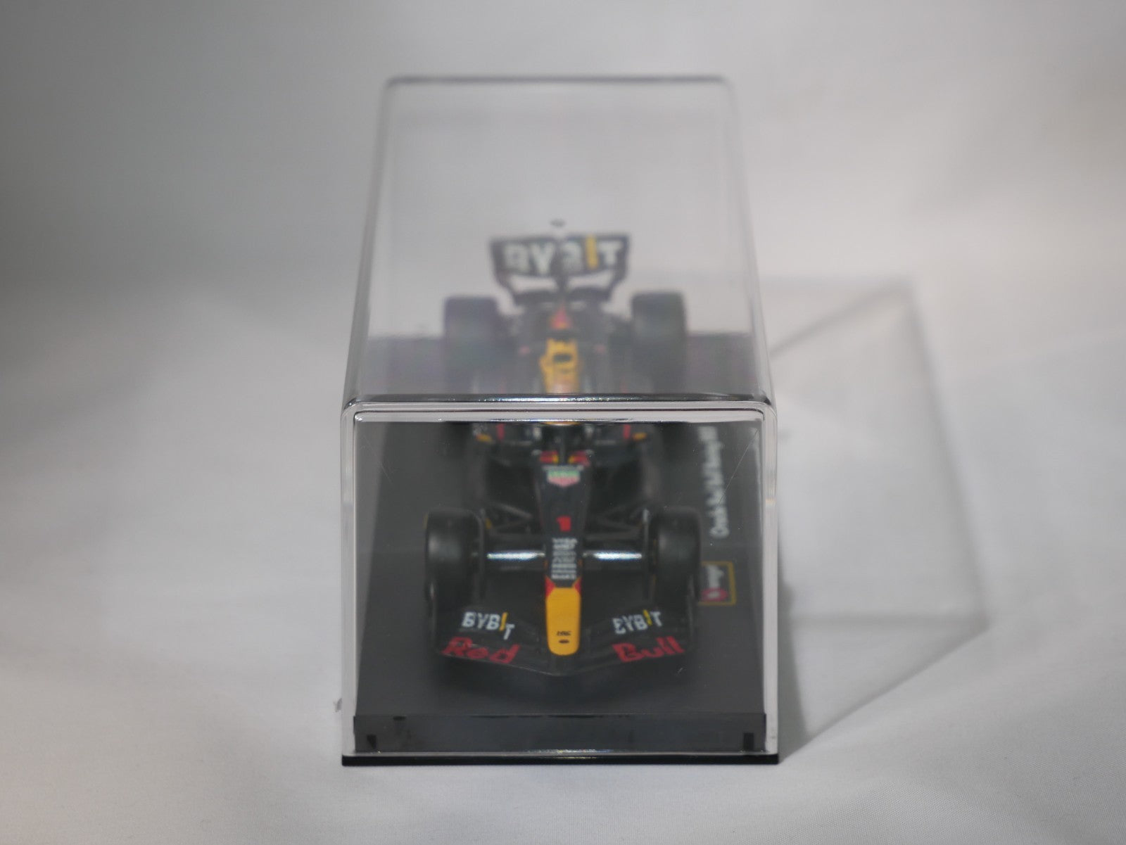 Burago 1:43 Oracle Redbull Racing RB20 Car With Max Verstappen Helmet #18-38098V