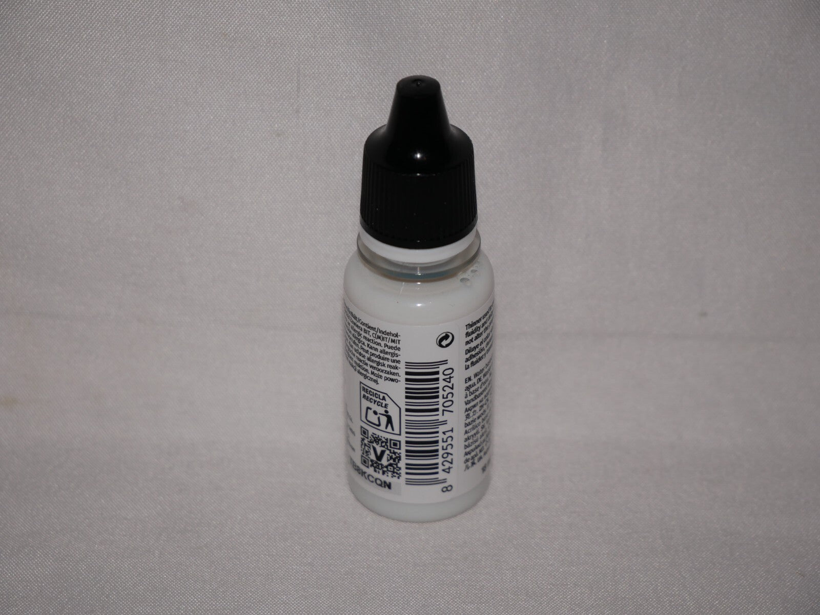 Vallejo Auxiliary Products Thinner Medium 18ml/0.60 fl oz Dropper Bottle 70.524