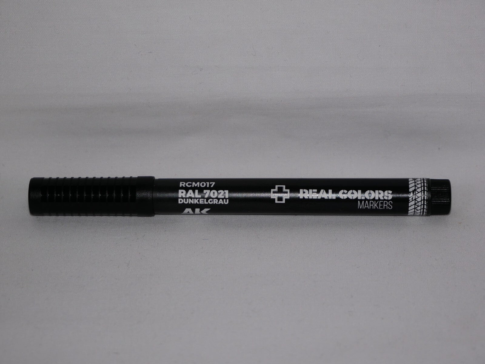AK Interactive Real Colors Acrylic Fast Dry Markers RAL 7021 Dunkerlgrau RCM017