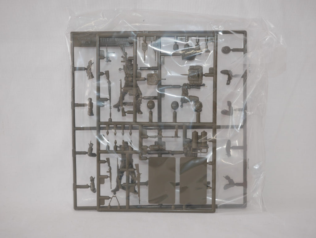 Tamiya Military Miniatures 1:35 Scale WWII US Army Infantry Plastic Kit - 35013