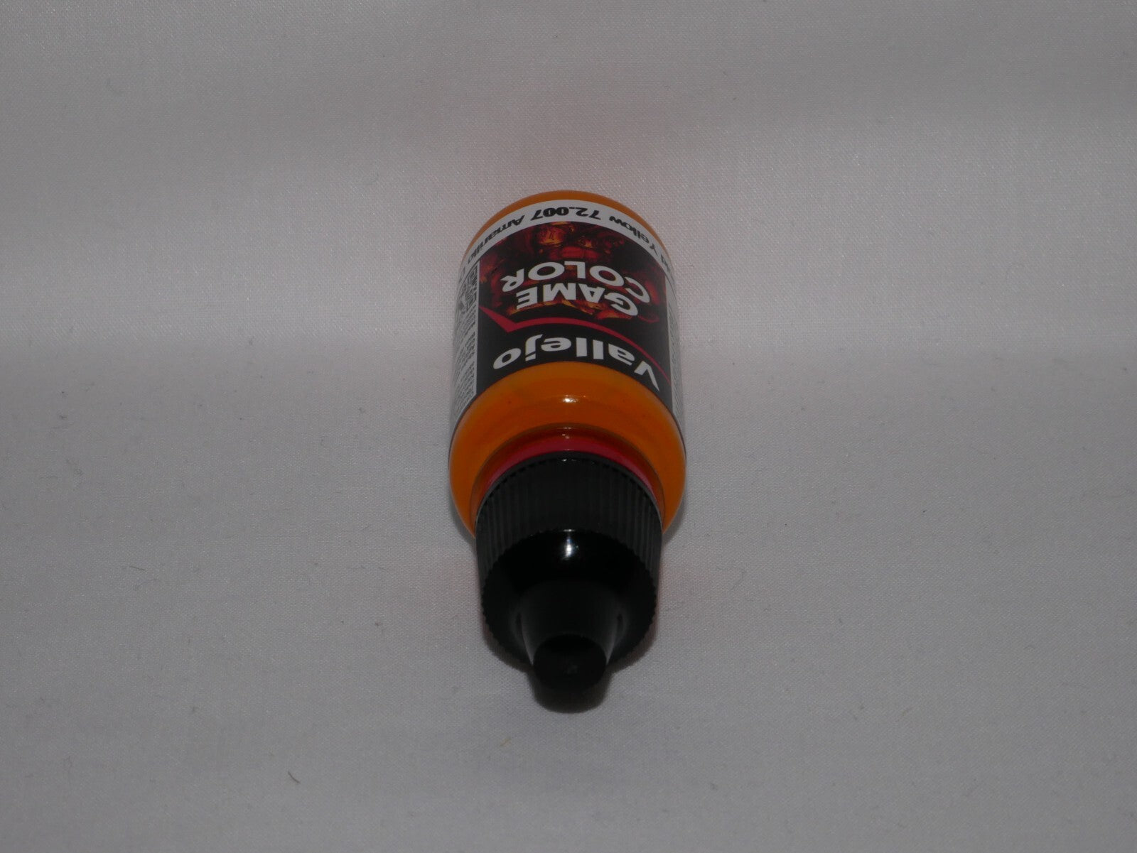 Vallejo Game Color Acrylic Gold Yellow 18ml/0.6 fl oz Dropper Bottle - 72.007