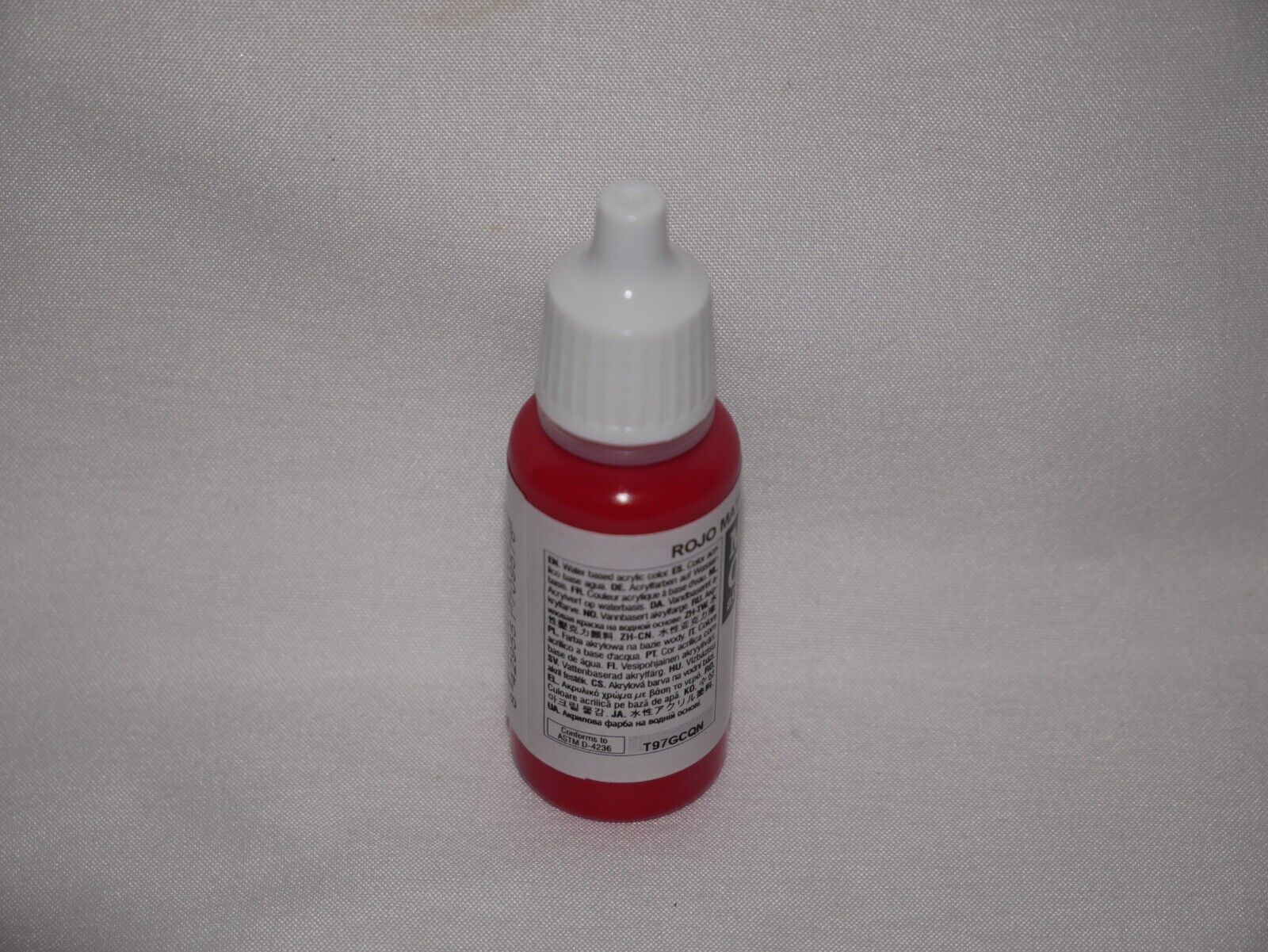 Vallejo Model Color Flat Red Acrylic 17ml/0.57 fl oz Dropper Bottle - 70.957