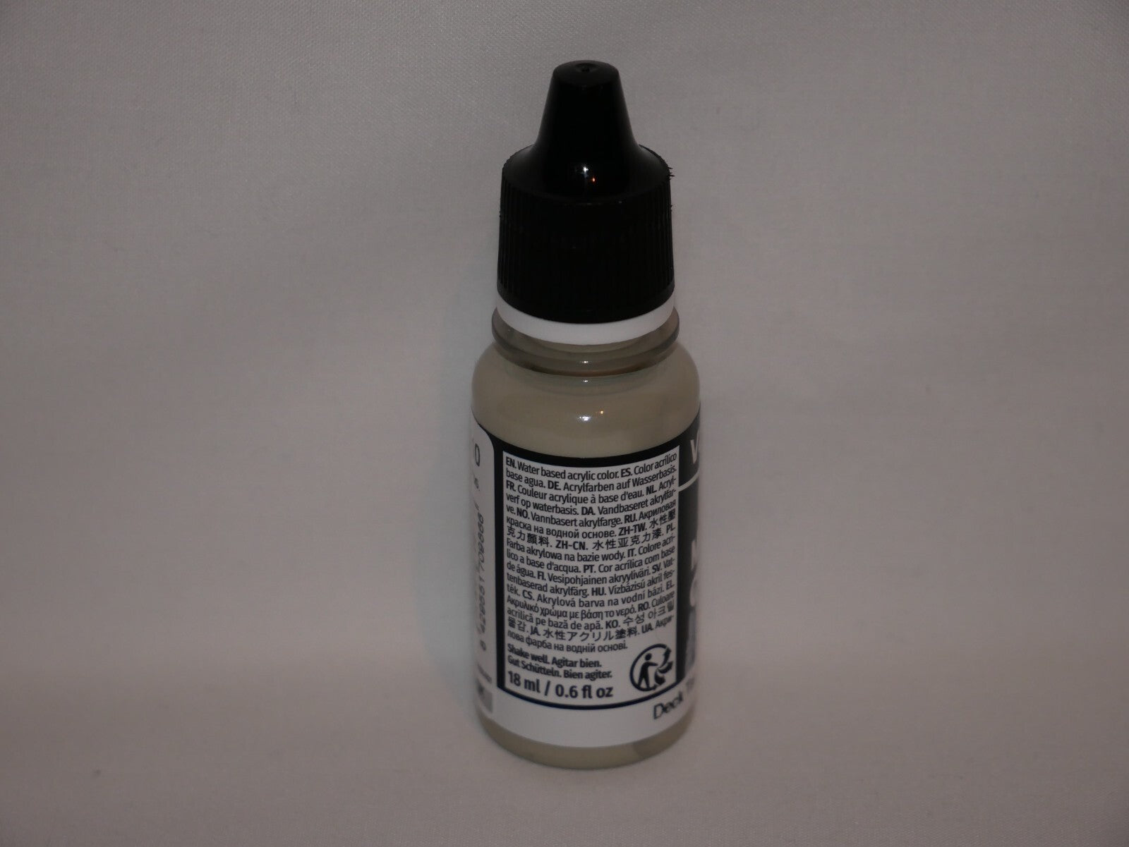 Vallejo Model Color Deck Tan Acrylic 18ml/0.60 fl oz Dropper Bottle - 70.986
