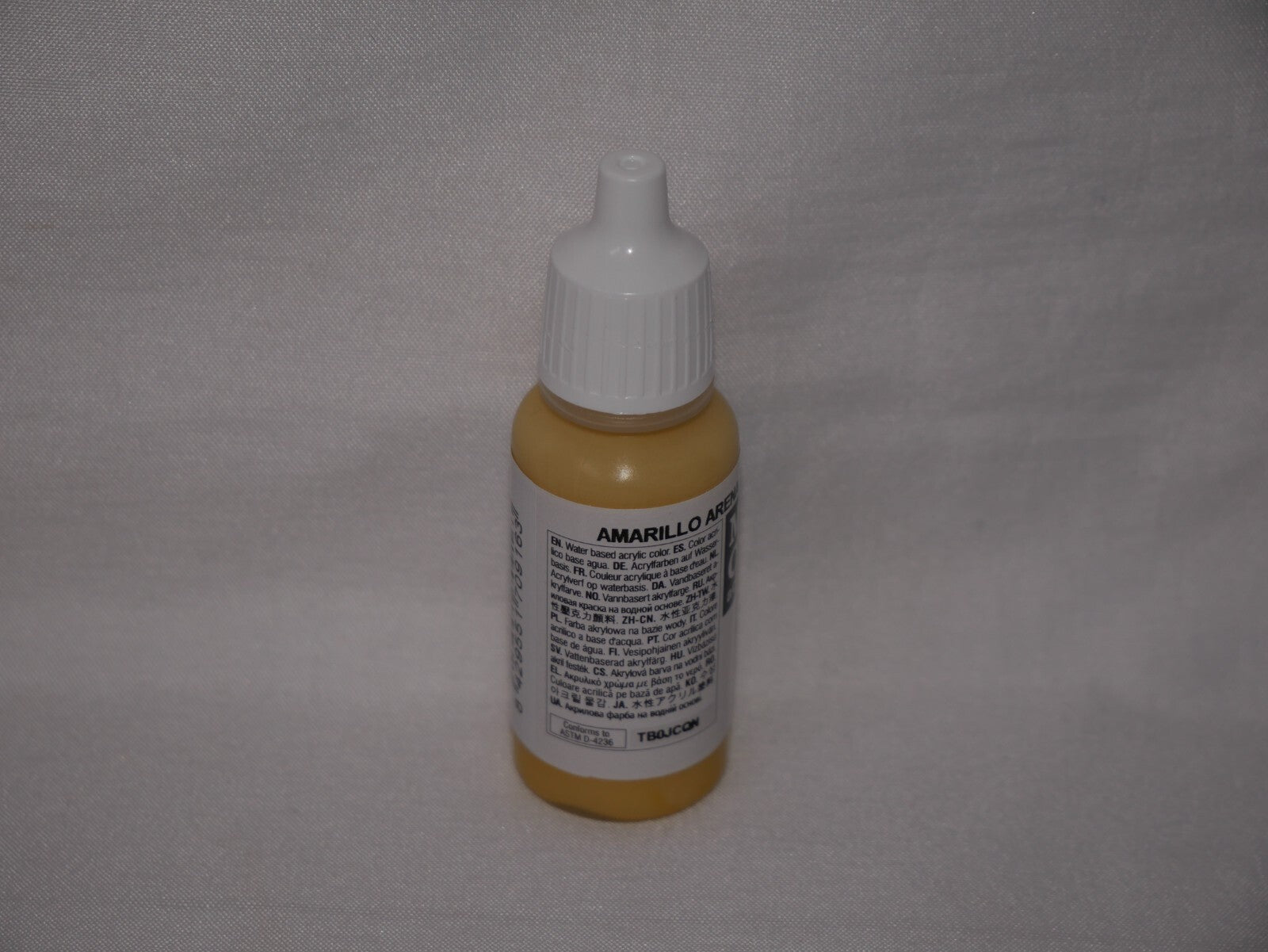 Vallejo Model Color Sand Yellow Acrylic 17ml/0.57 fl oz Dropper Bottle - 70.916