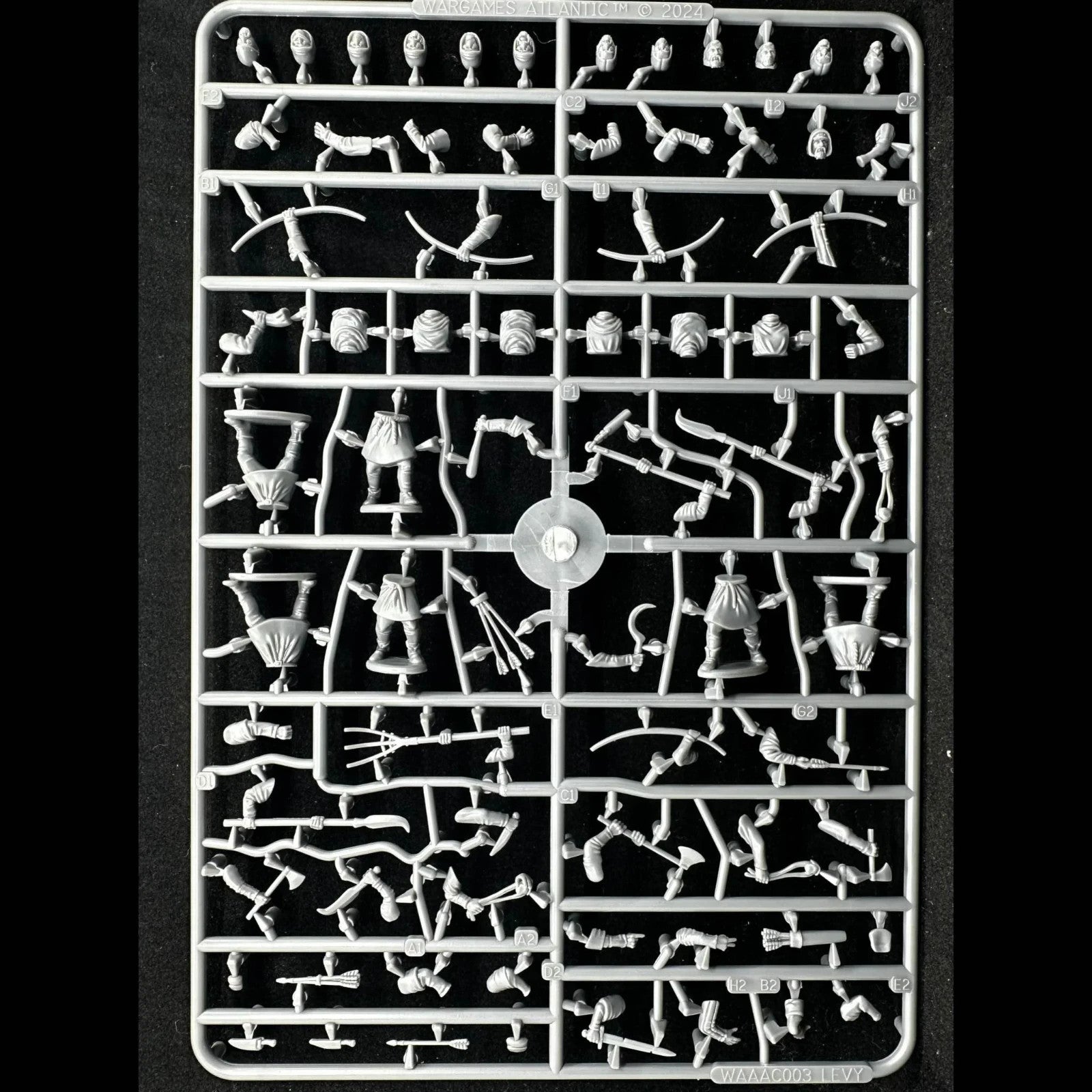 Wargames Atlantic The Barons' War 28mm Peasant Leavy (1100 - 1350) - WAAAC003