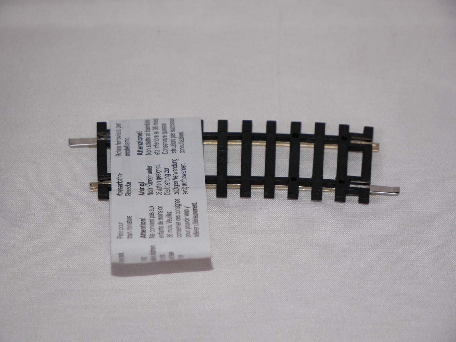 Hornby 1:76 Model Railway Track Single Piece 2nd Radius Half 11.25deg Curve R643