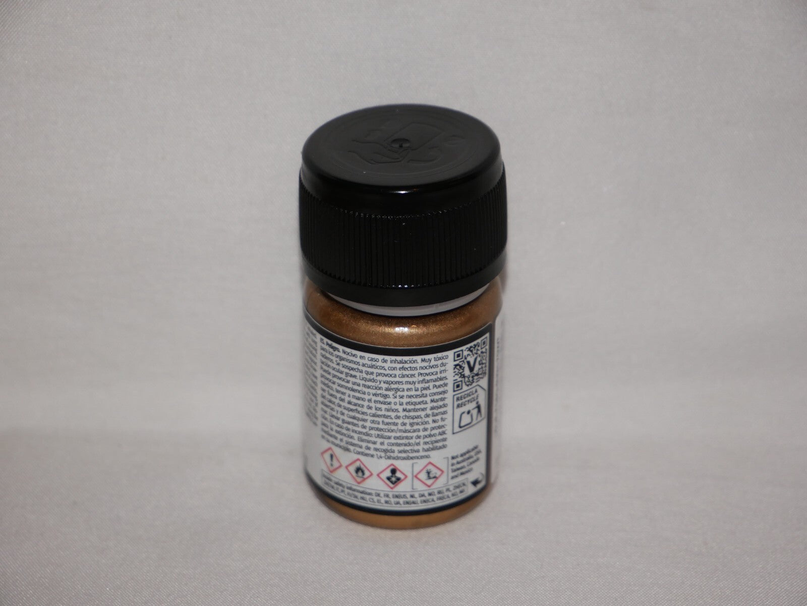 Vallejo Liquid Metal Old Gold Metallic Alcohol Based 35ml / 1.15 fl oz - 70.792