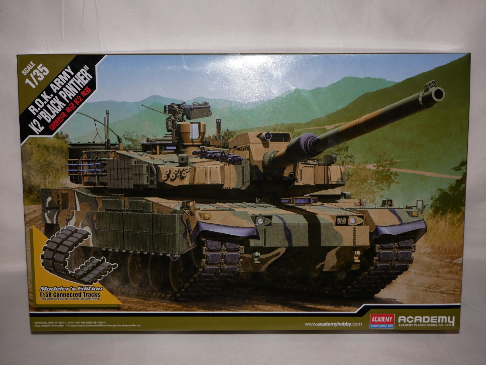 Academy Hobby Model 1:35 Scale R.O.K Army K2 Black Panther Skill Level 4 - 13511