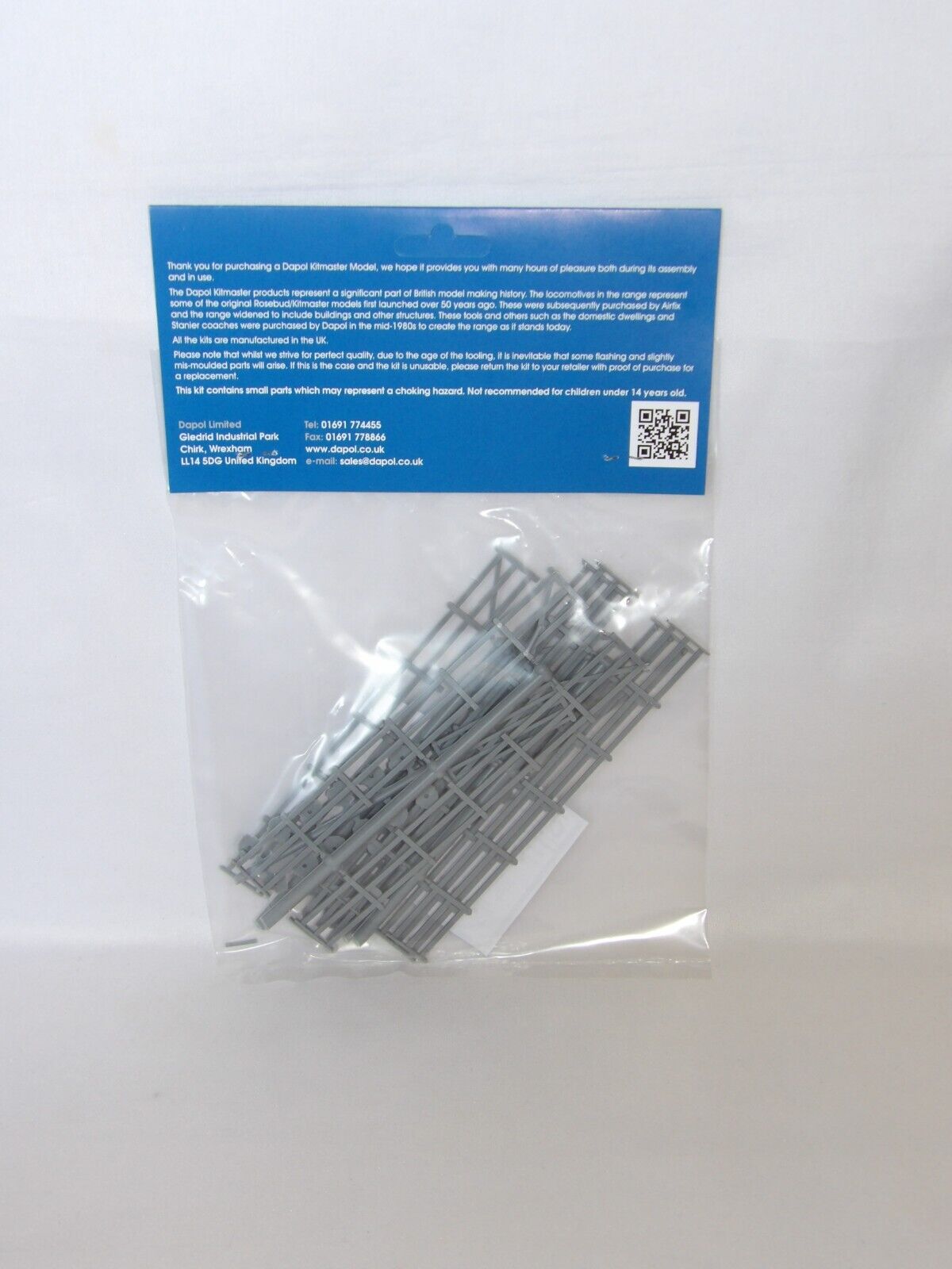Dapol Kitmaster  "OO/HO" Fences & Gates (8 Strips) C023