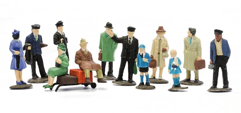 Dapol Kitmaster OO/HO Set of 36 Railway Platform Figures In Various Poses C008