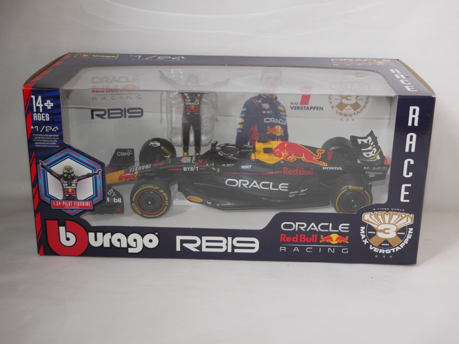 Burago 1:24 Oracle Redbull Racing RB19 Car With Max Verstappen Figure #18-28036V