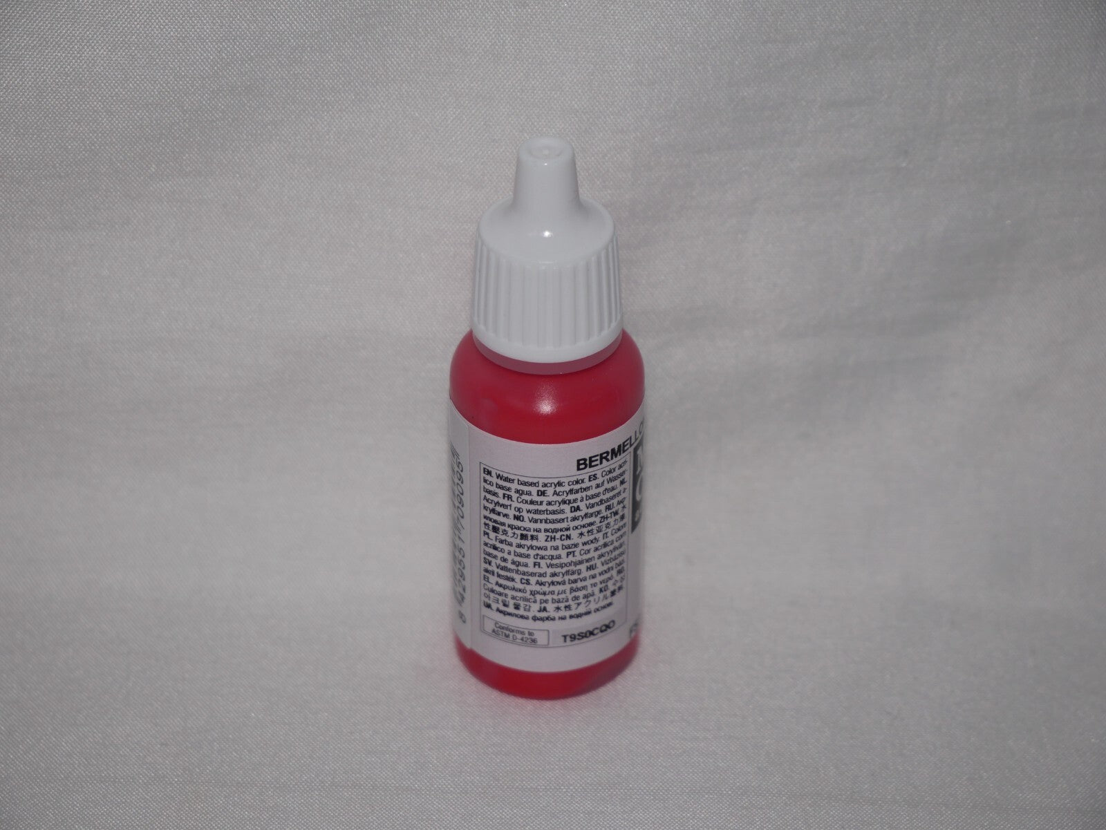 Vallejo Model Color Vermillion Acrylic 17ml/0.57 fl oz Dropper Bottle - 70.909