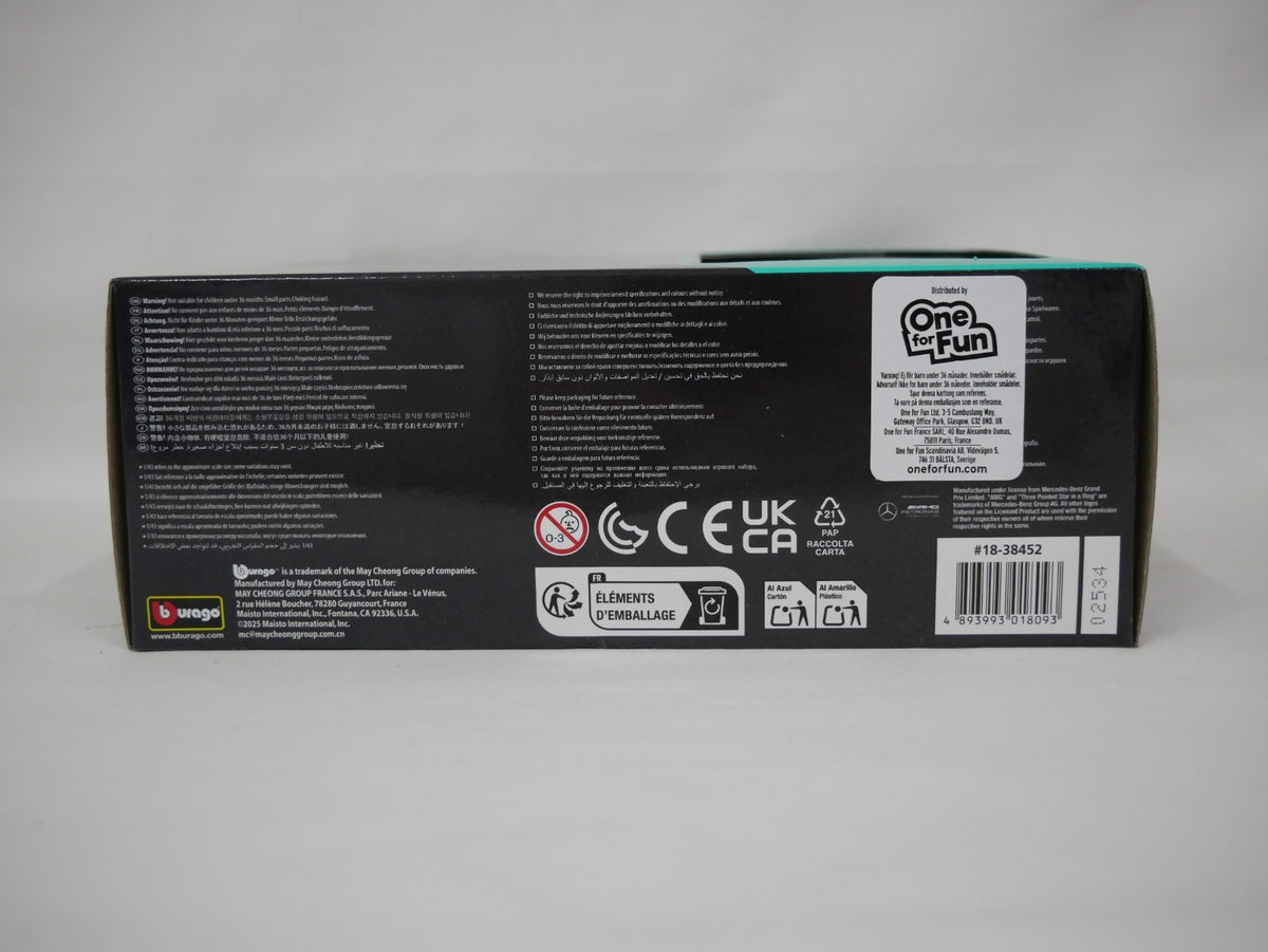 Burago 1:43 Scale Mercedes-AMG Petronas Forumla One Team Pit Pass Diorma Playset - #18-38452R