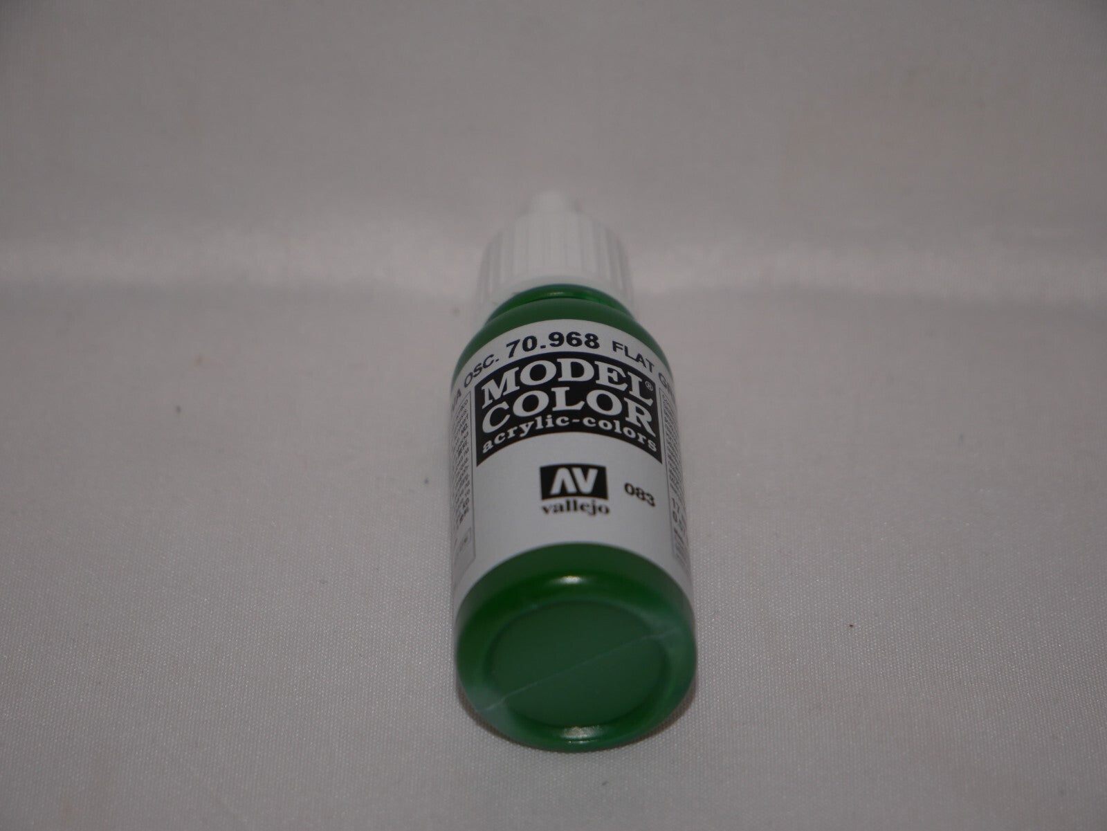 Vallejo Model Color Flat Green Acrylic 17ml /0.57 fl oz Dropper Bottle - 70.968