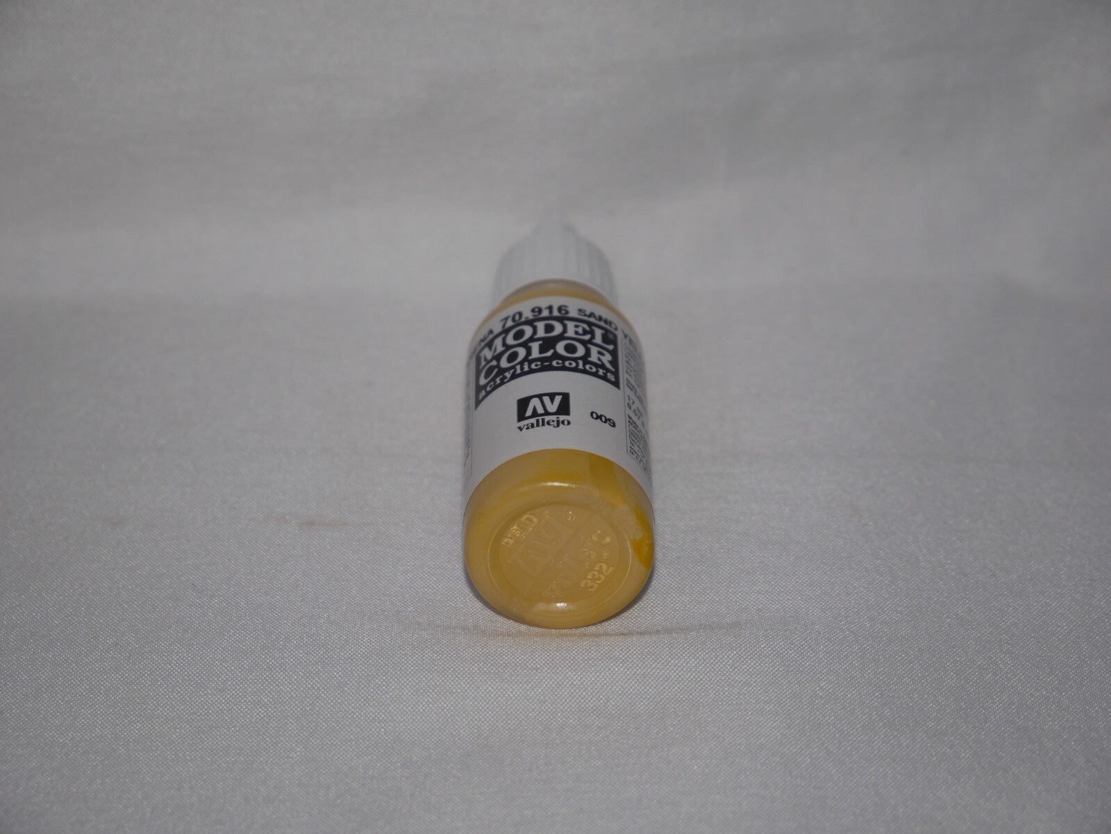 Vallejo Model Color Sand Yellow Acrylic 17ml/0.57 fl oz Dropper Bottle - 70.916