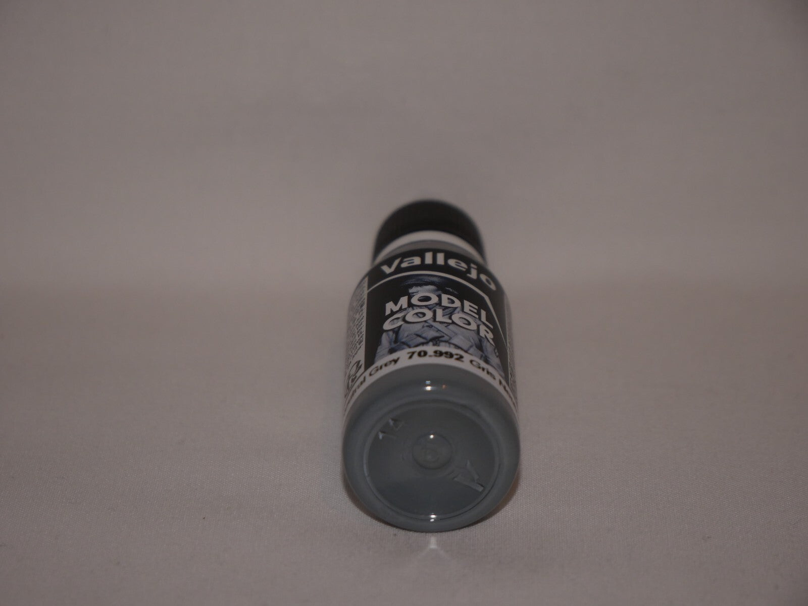 Vallejo Model Color Neutral Grey Acrylic 18ml/0.60 fl oz Dropper Bottle - 70.992