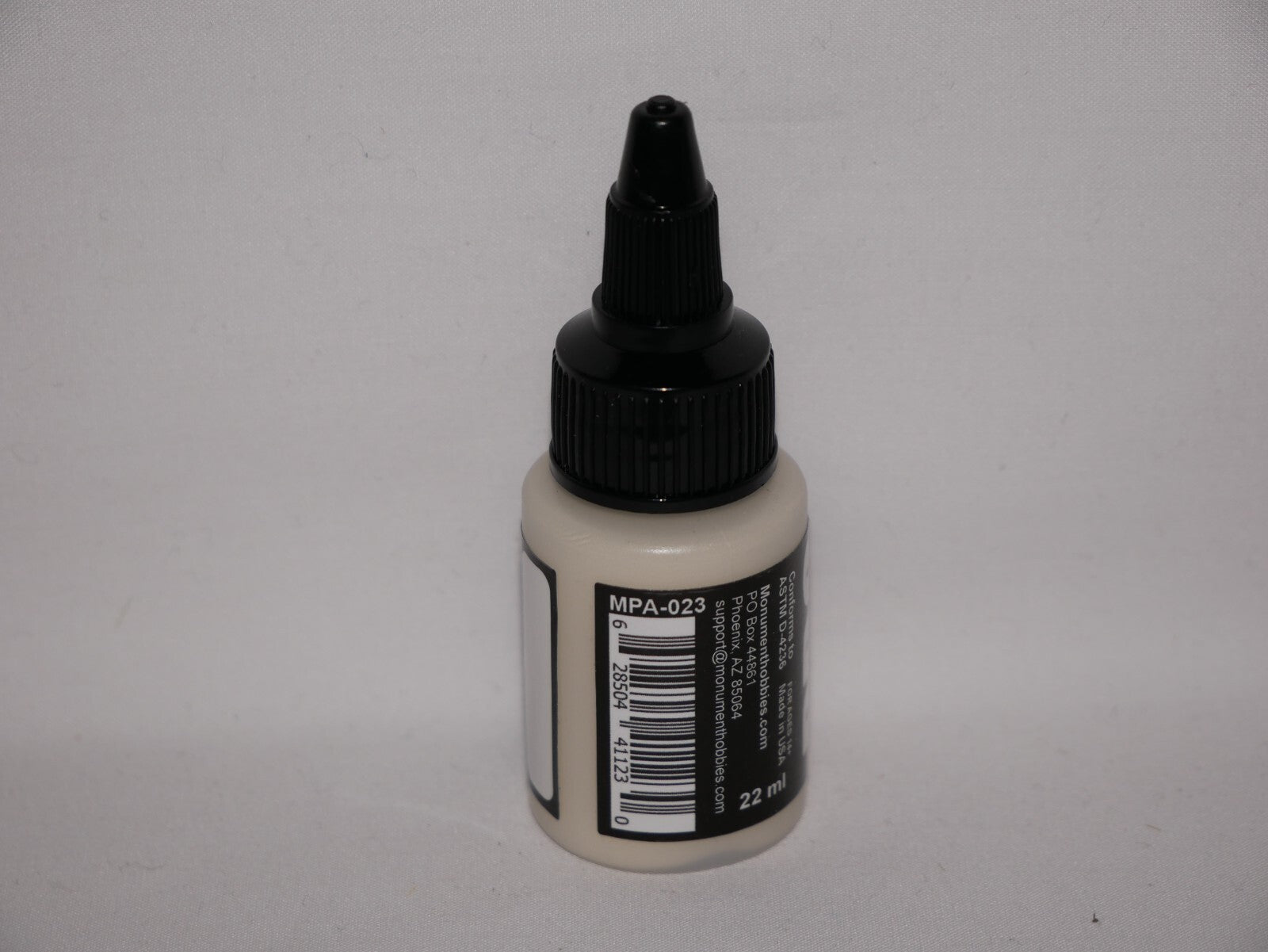 Monument Hobbies Pro Acryl Paint Range Ivory 22ml Twist Top Bottle - (MPA-023)