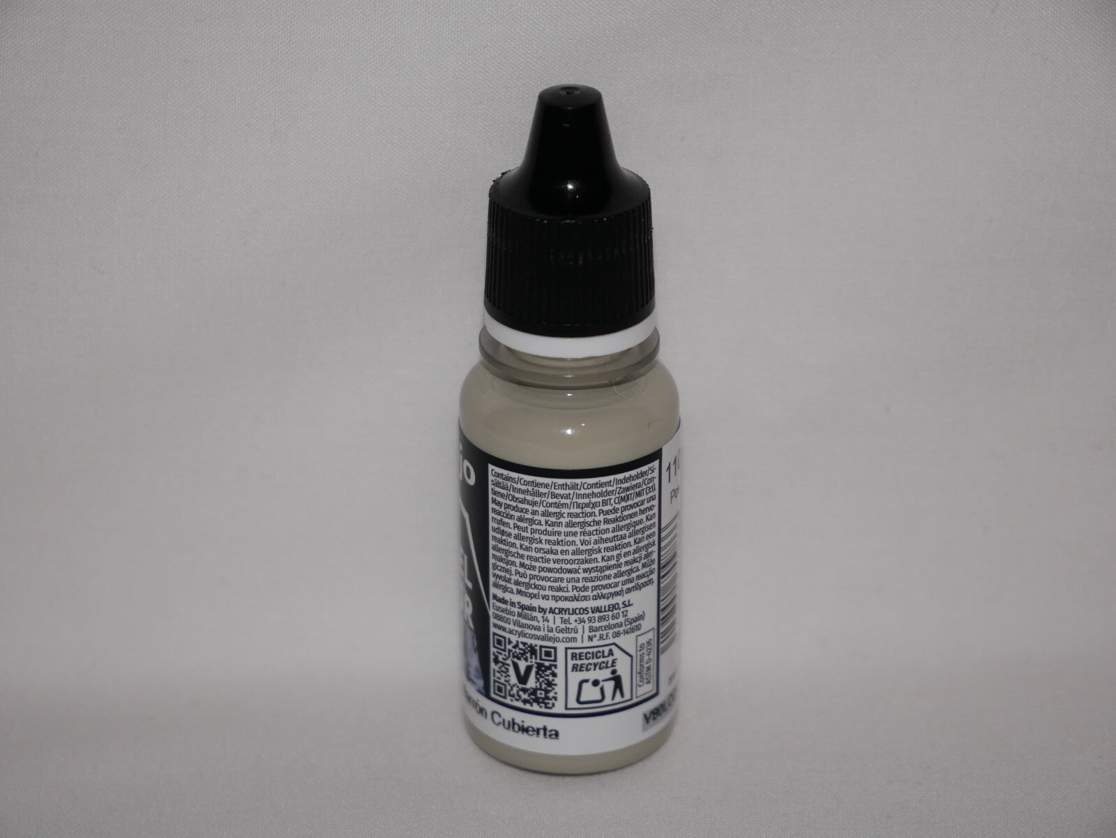 Vallejo Model Color Deck Tan Acrylic 18ml/0.60 fl oz Dropper Bottle - 70.986