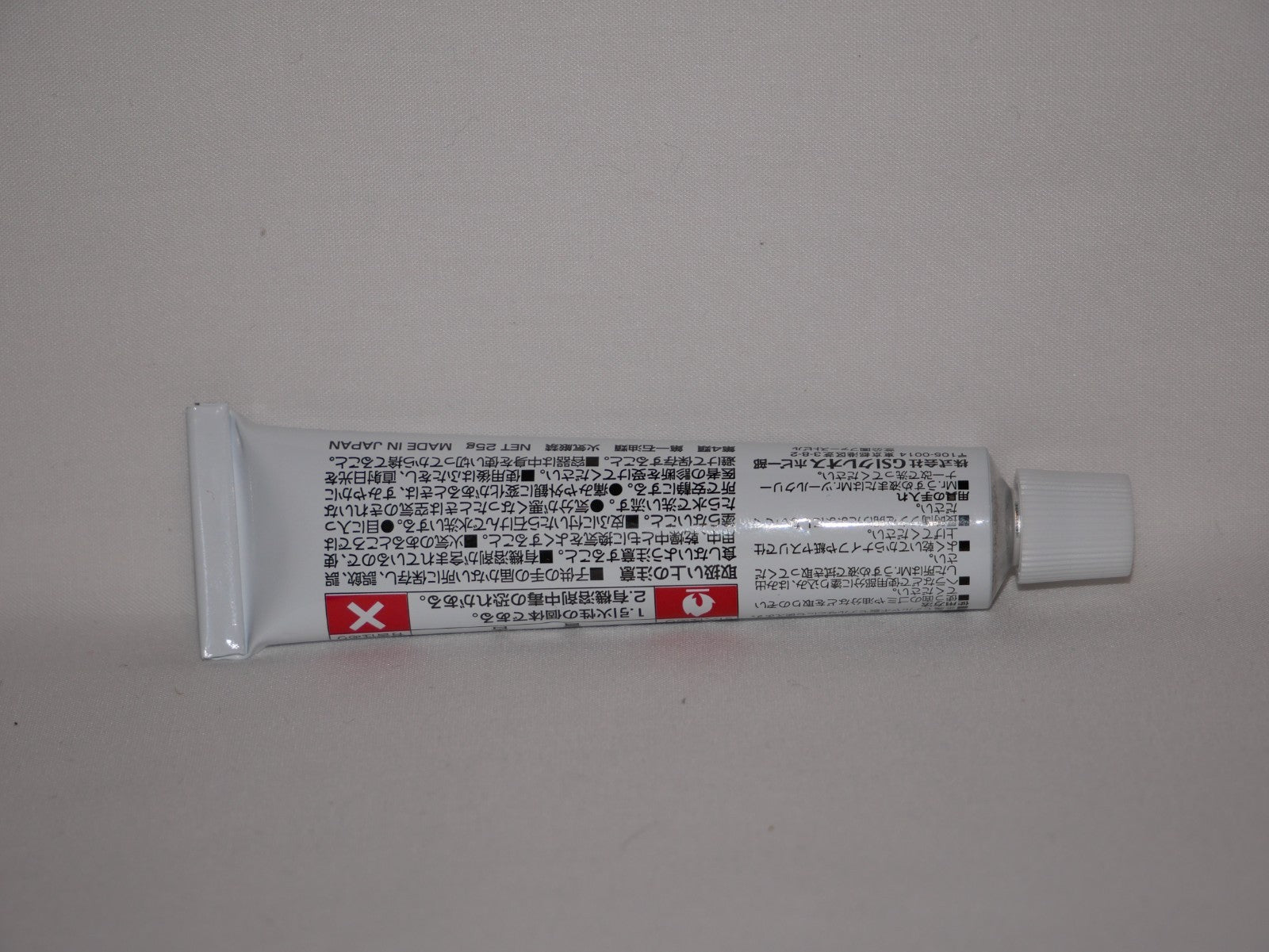 Mr Hobby Mr White R Low Viscosity Lacquer Based Putty 25g Metal Tube - (P-123)