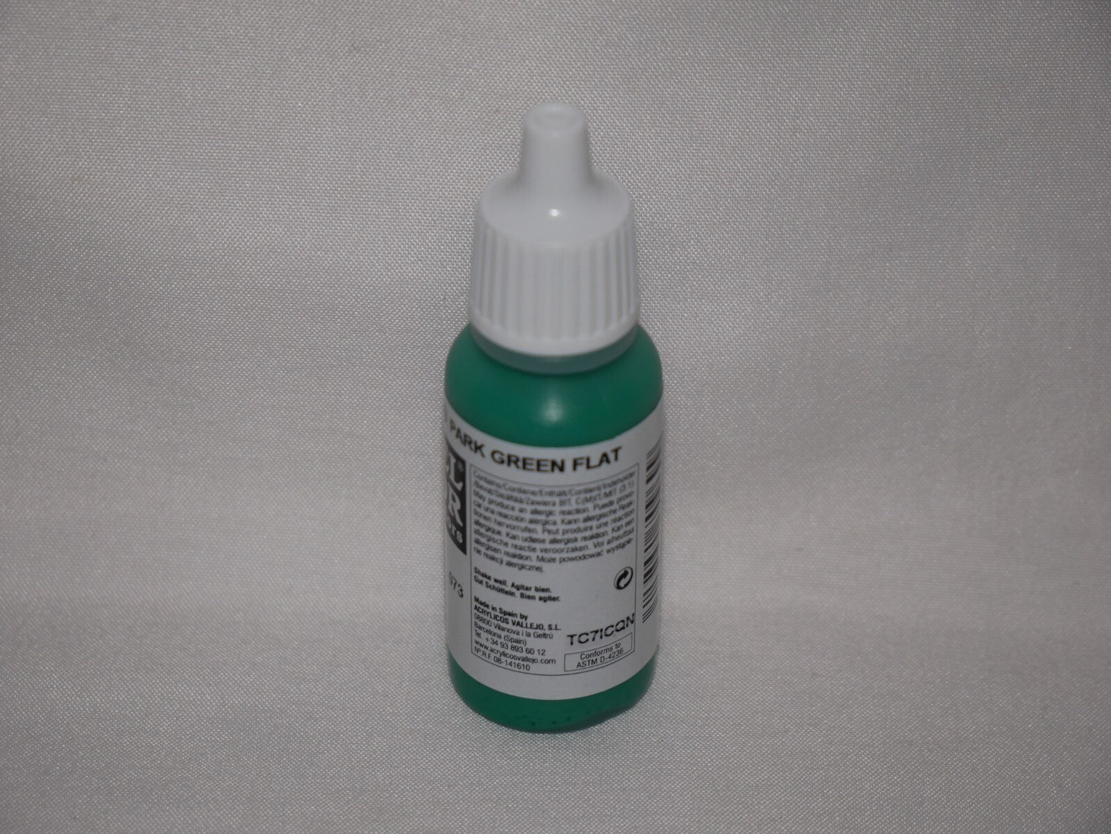 Vallejo Model Color Park Green Flat Acrylic 17ml Dropper Bottle - 70.969