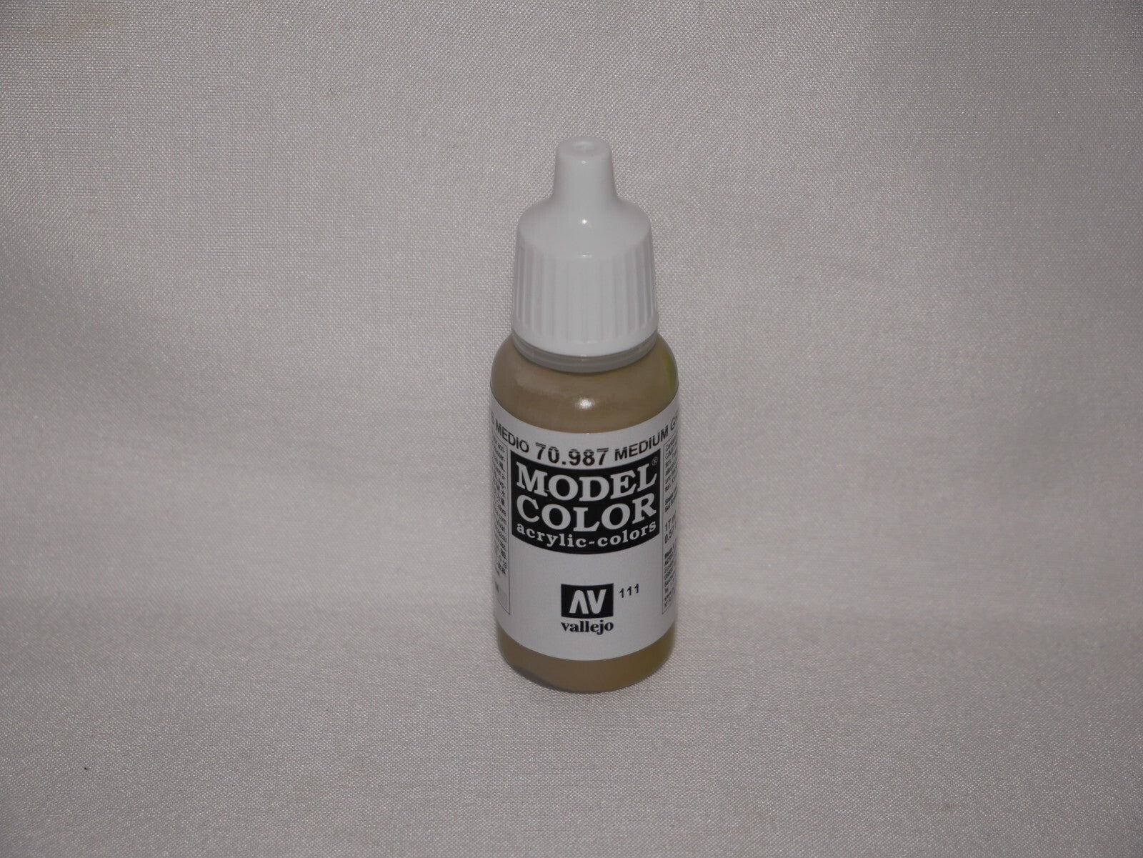 Vallejo Model Color Medium Grey Acrylic 17ml/0.57 fl oz Dropper Bottle - 70.987