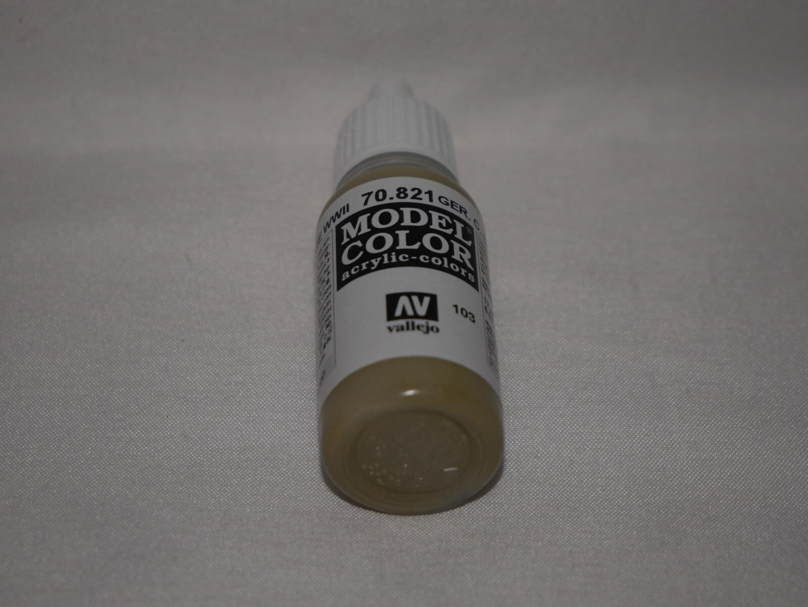 Vallejo Model Color Acrylic WWII German Camouflage Beige 17ml Dropper - 70.821