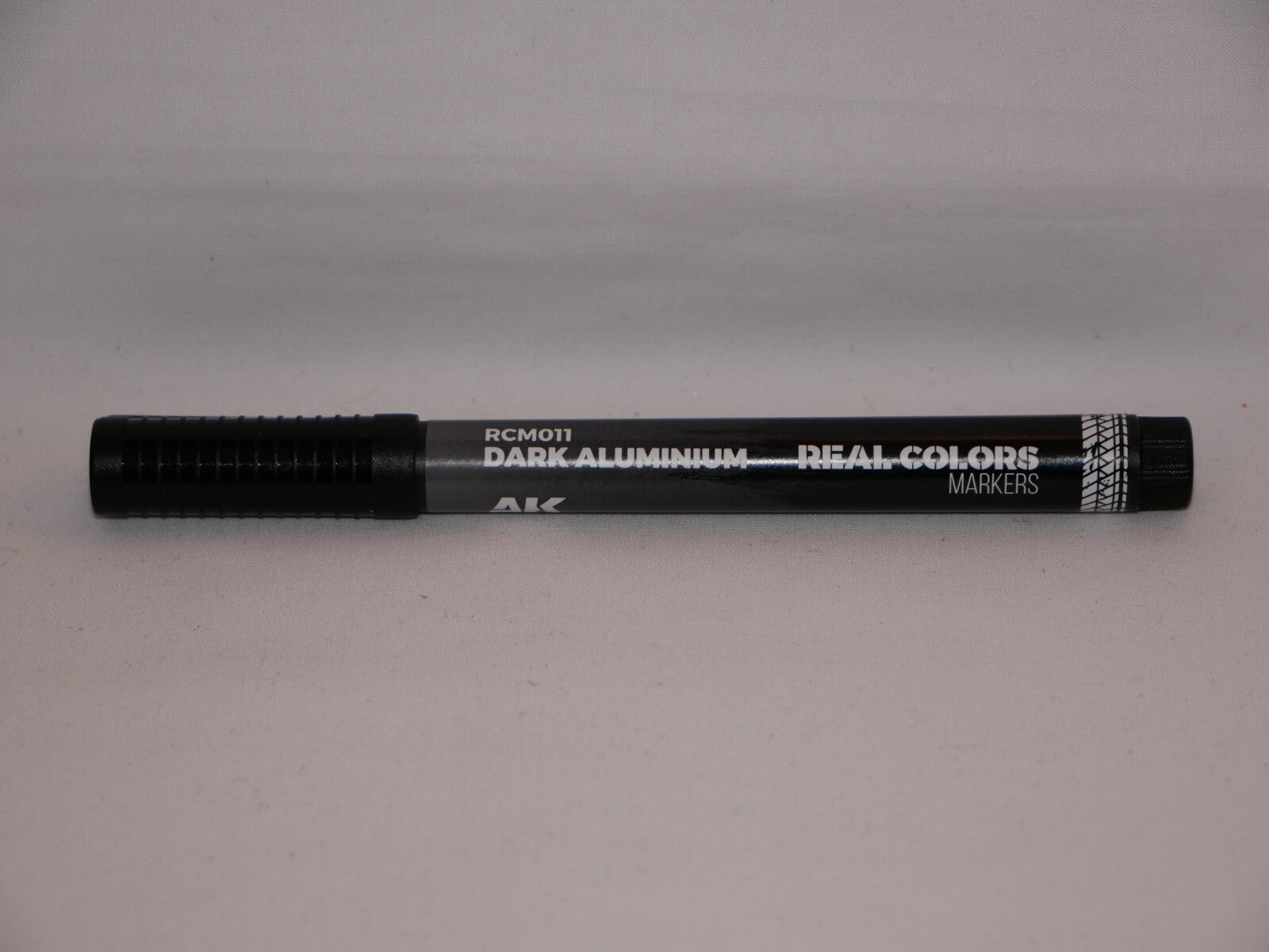 AK Interactive Real Colors Acrylic Fast Dry Marker Pens Dark Aluminium - RCM011
