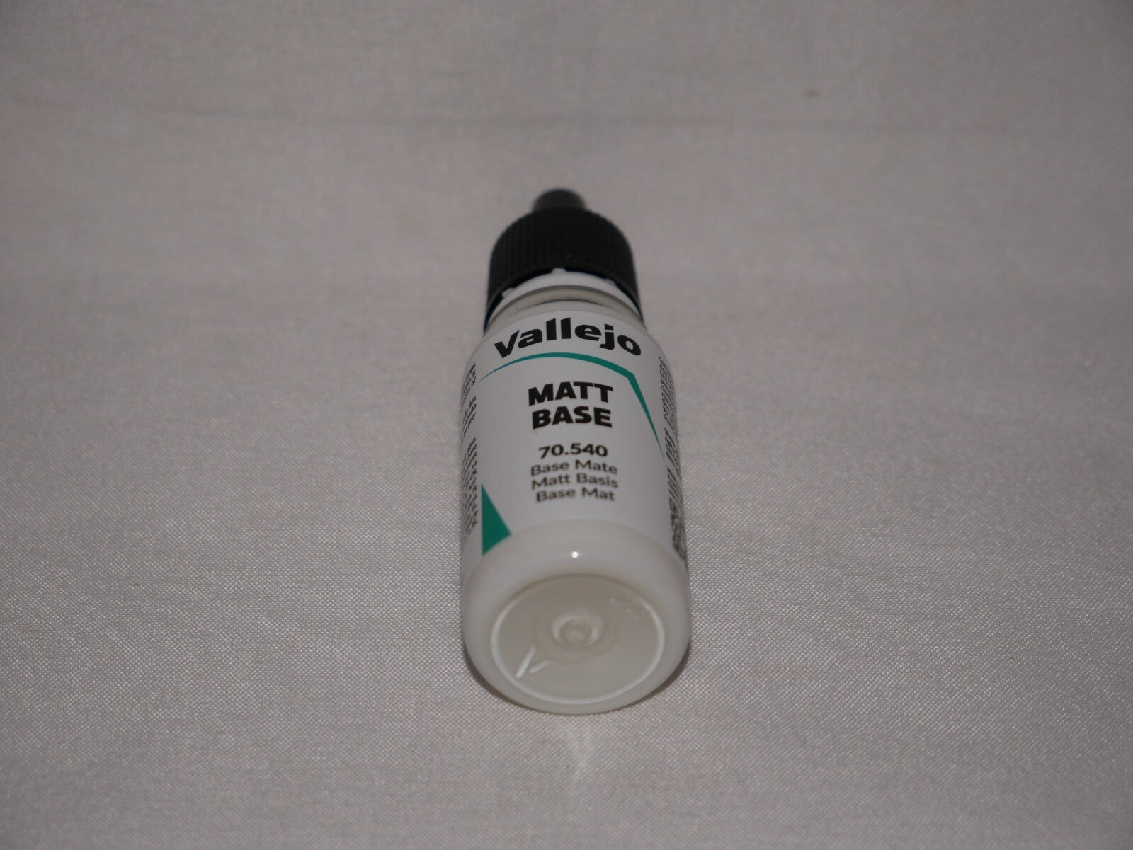 Vallejo Auxiliary Products Matt Base 18ml/0.60 fl oz Dropper Bottle - 70.540