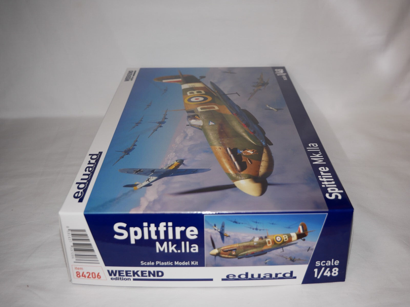 Eduard 1:48 Scale Model WWII Supermarine Spitfire Mk.IIa Weekend Edition - 84206