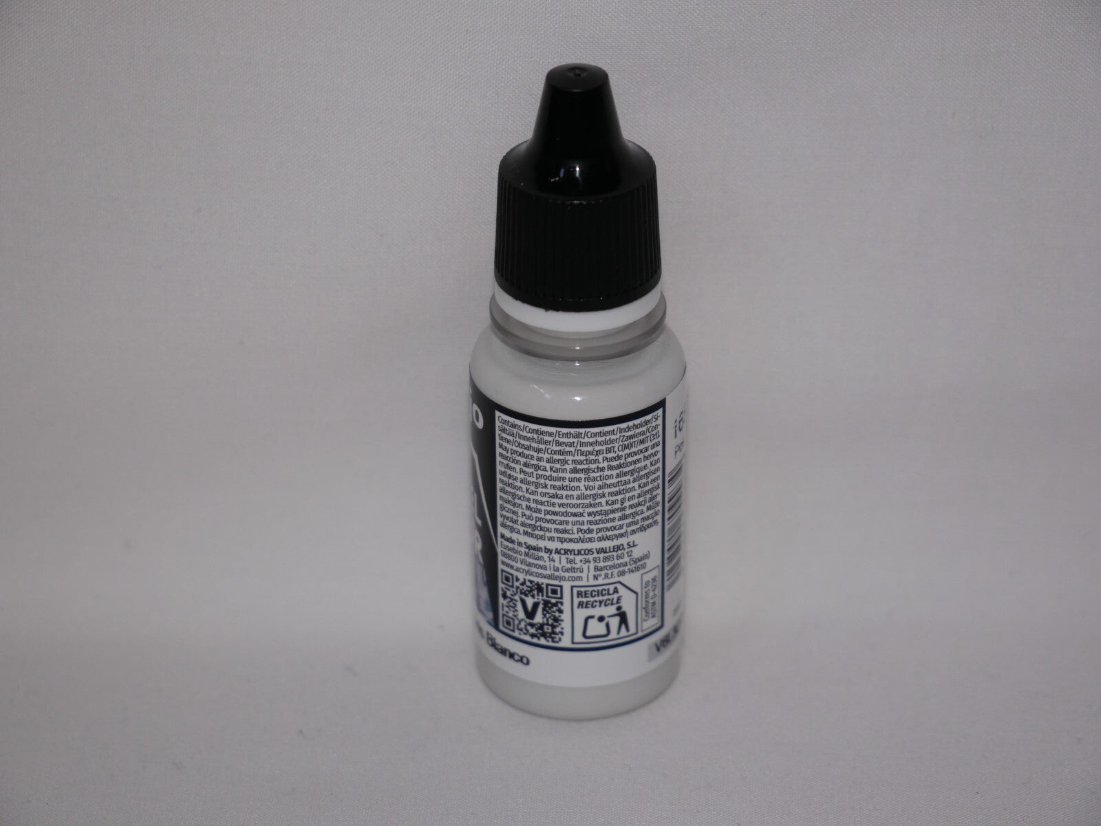 Vallejo Model Color White Grey Acrylic 18ml/0.60 fl oz Dropper Bottle - 70.993