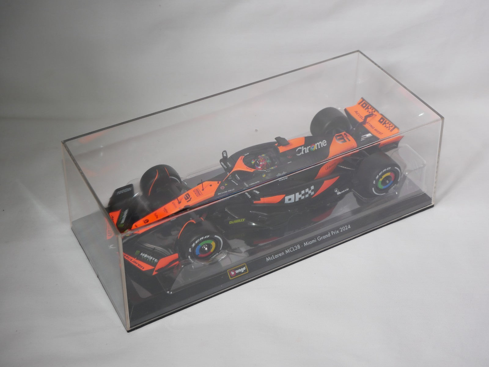 Burago 1:24 McLaren MCL38 Miami Grand Prix 2024 No.81 Oscar Piastri - #18-28033P