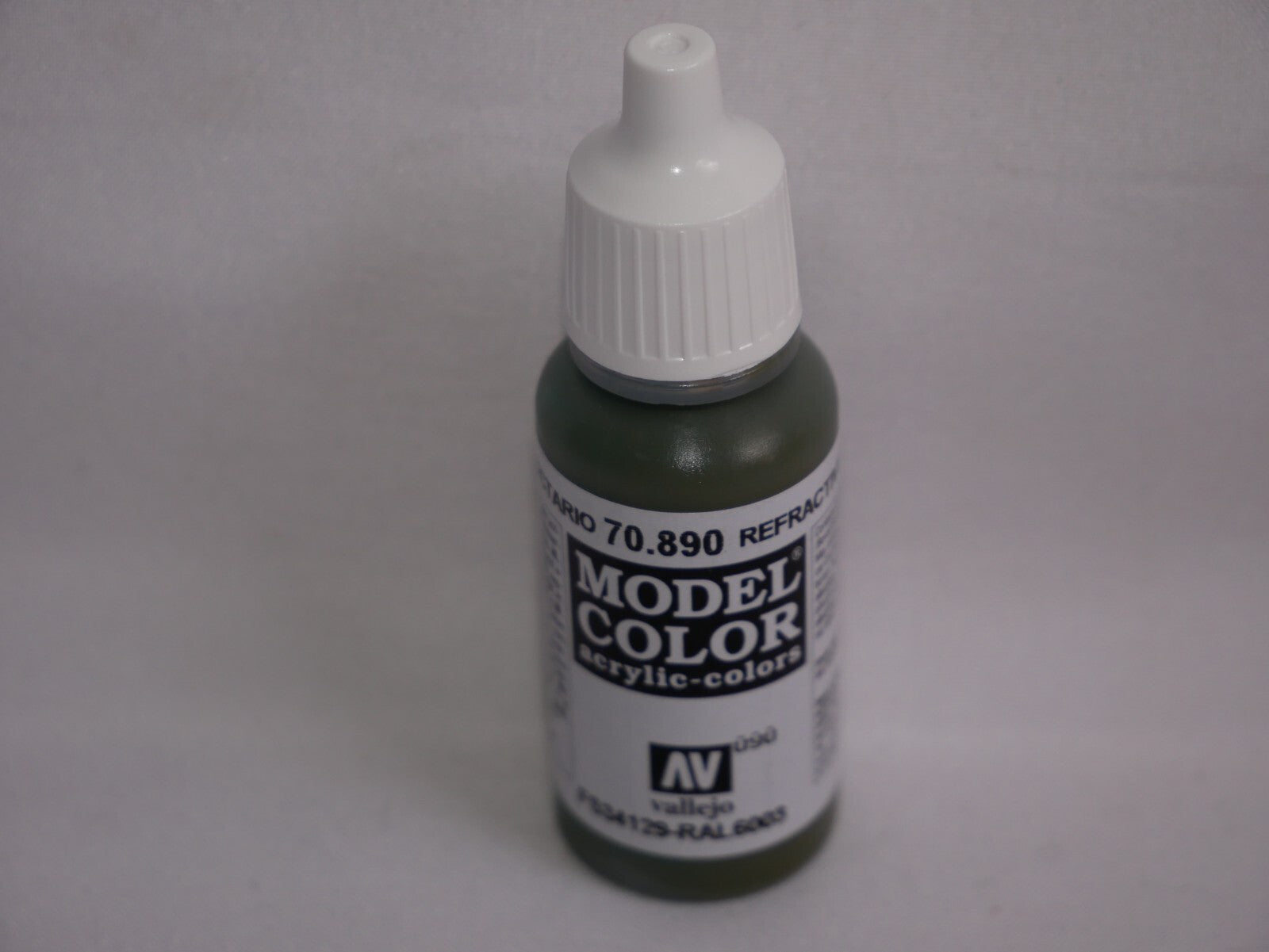 Vallejo Model Color Refractive Green Acrylic 17ml/0.57 fl oz Dropper - 70.890