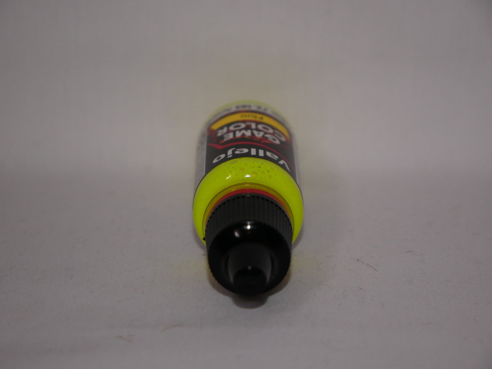 Vallejo Game Color Acrylic Range Fluorescent Yellow 18ml Dropper Bottle - 72.103