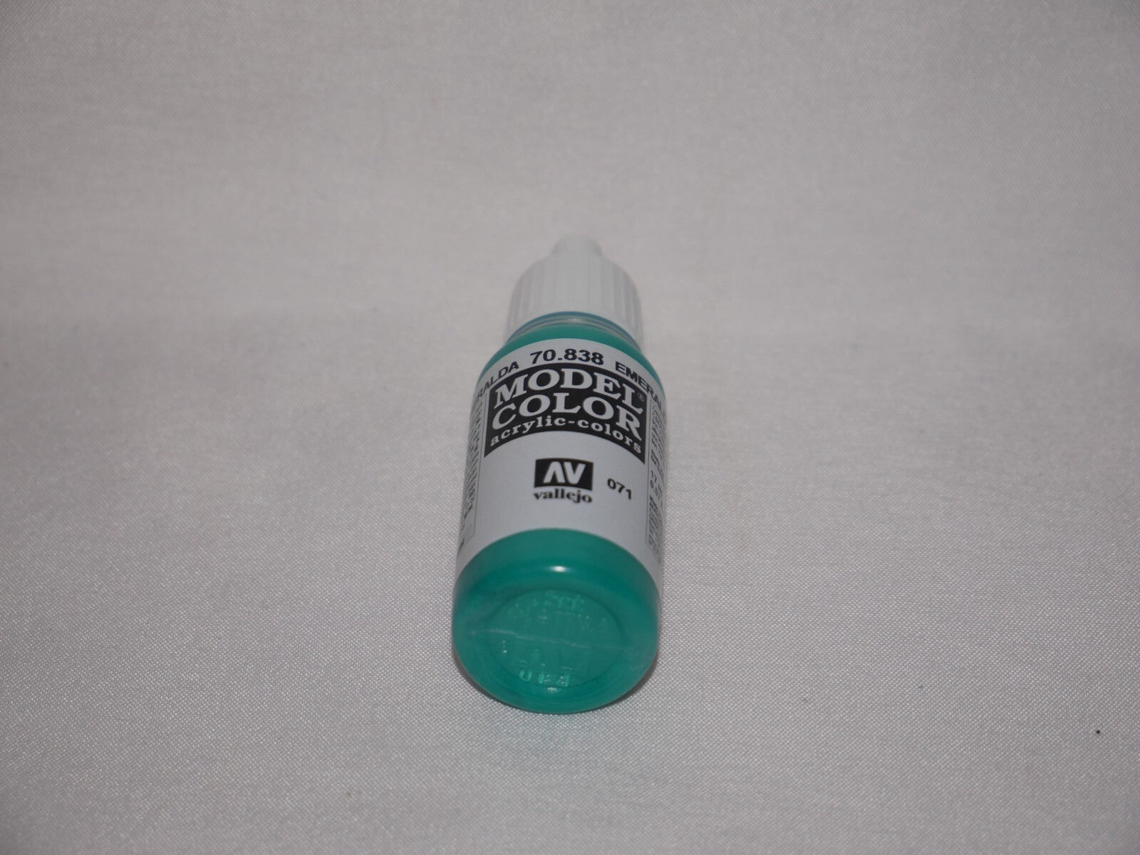 Vallejo Model Color Emerald Acrylic 17ml/0.57 fl oz Dropper Bottle - 70.838