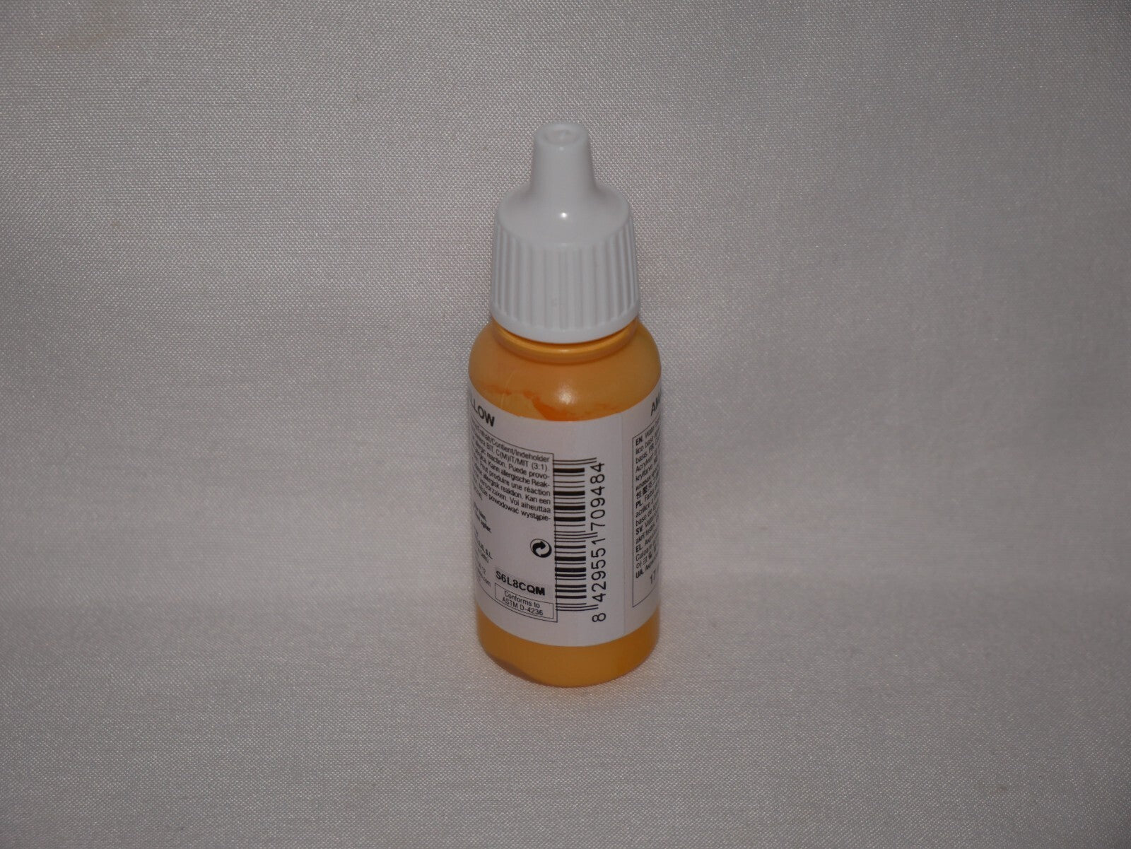 Vallejo Model Color Golden Yellow Acrylic 17ml/0.57 fl oz Dropper Bottle 70.948