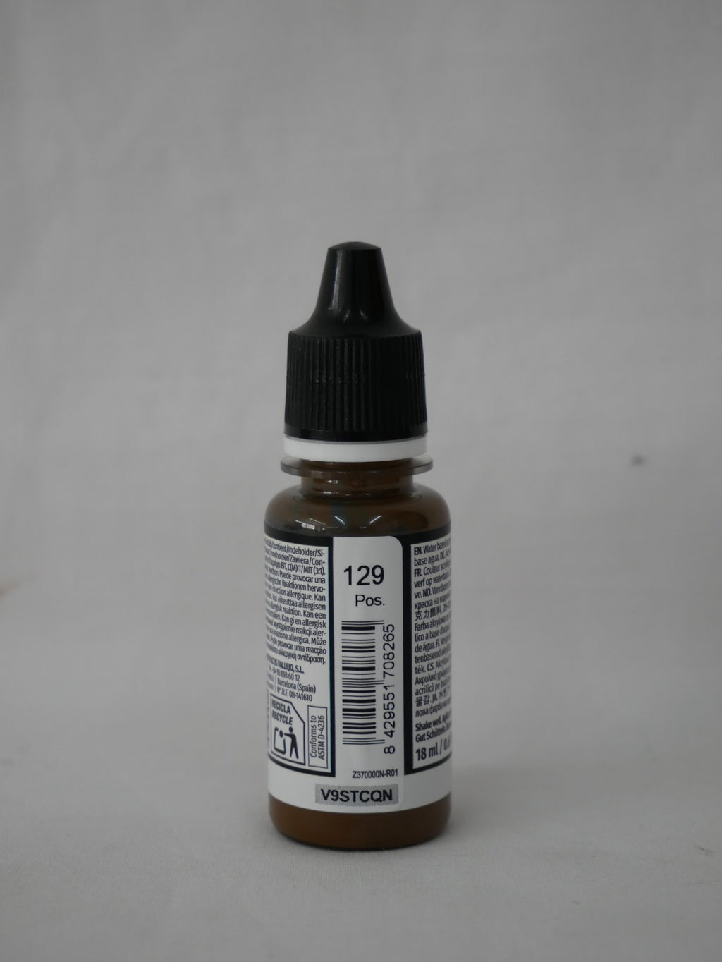 Vallejo Model Color Medium Brown Acrylic 18ml/0.60 fl oz Dropper Bottle - 70.826