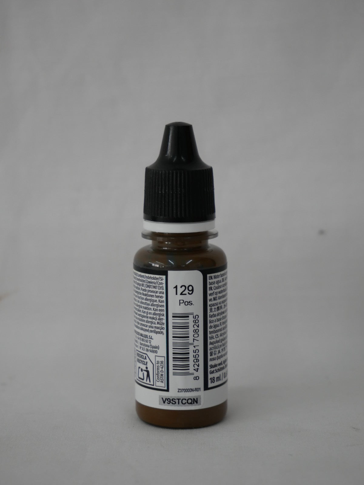 Vallejo Model Color Medium Brown Acrylic 18ml/0.60 fl oz Dropper Bottle - 70.826